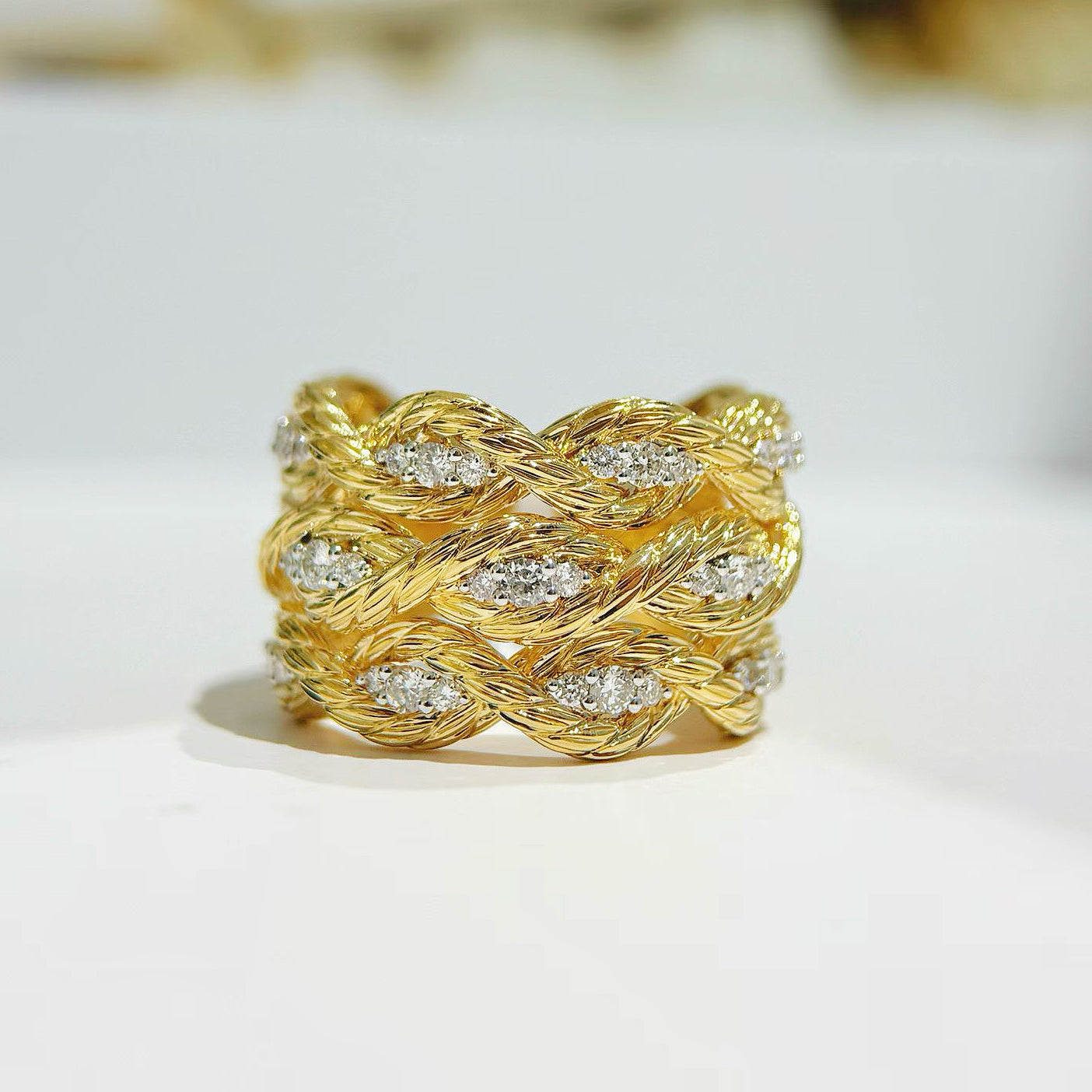 Vintage 18k Gold Diamond Ring (Item No. VT486）