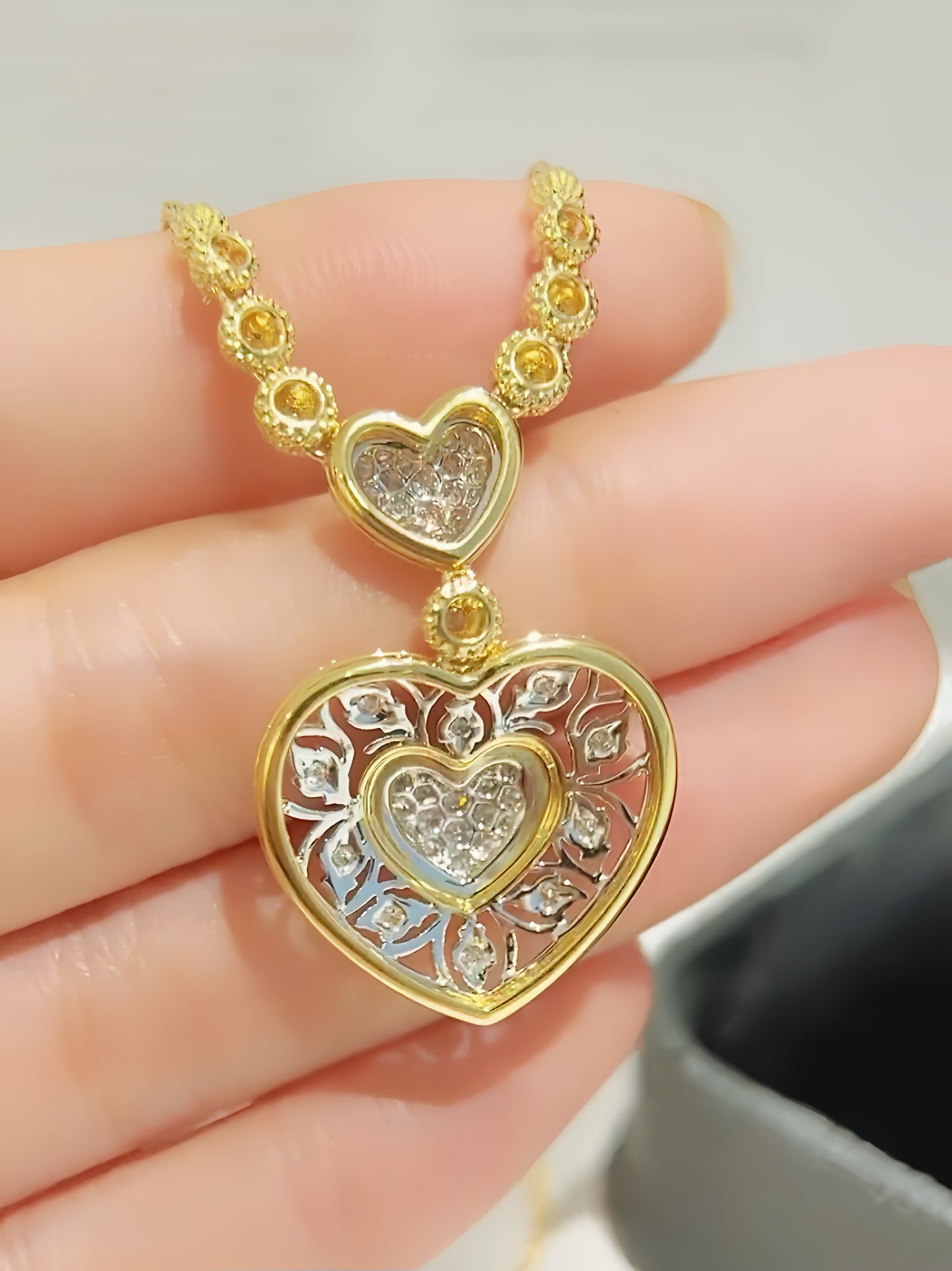 Heart Vintage 18k Gold Diamond Pendant (Item No. VT436）