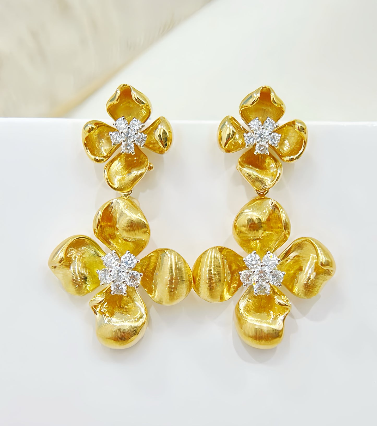 Flower Vintage 18k Gold Diamond Earring (Item No. VT370）