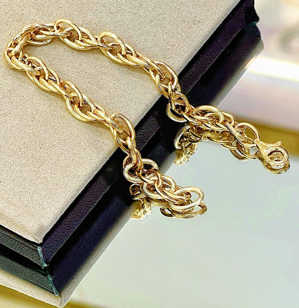Curb Link 18K Gold Bracelet (Item No. SJB007）