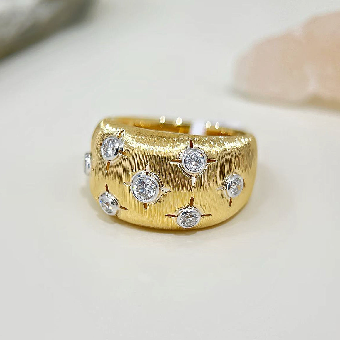 Vintage 18k Gold Diamond Ring (Item No. VT492）