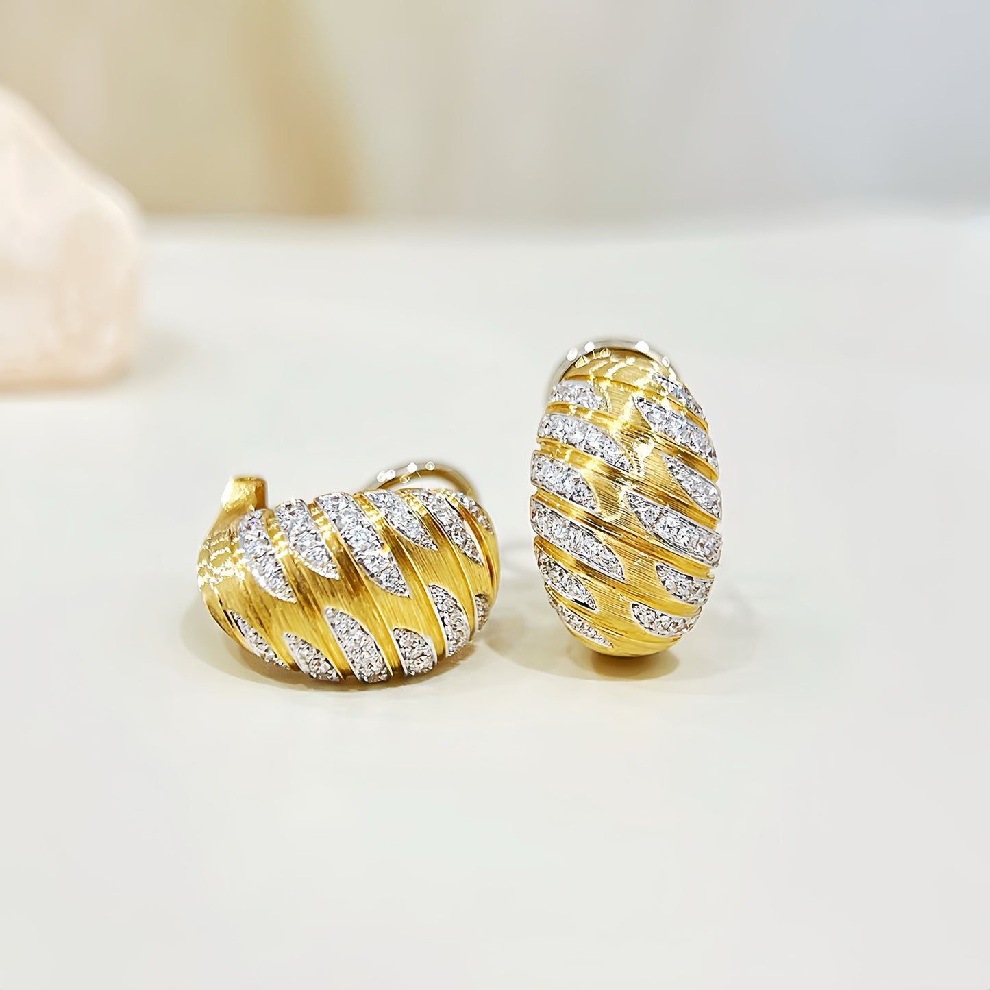 Vintage 18k Gold Diamond Earring (Item No. VT392）