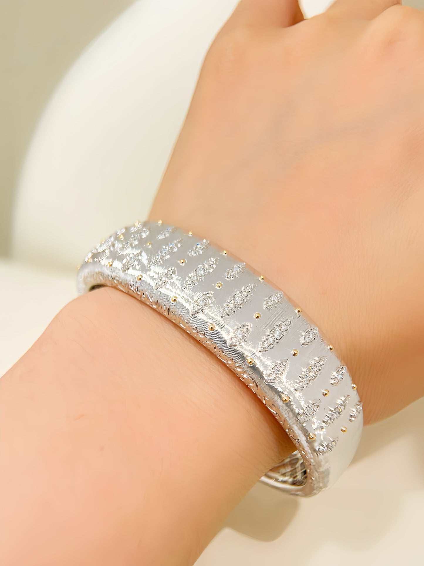Vintage 18k Gold Diamond Bracelet (Item No. VT362）