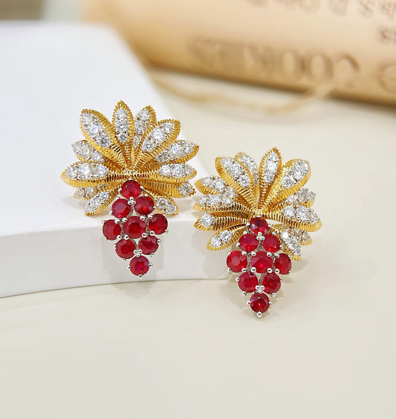 Grape 18k Gold Diamond Earring  (Item No. VT272)