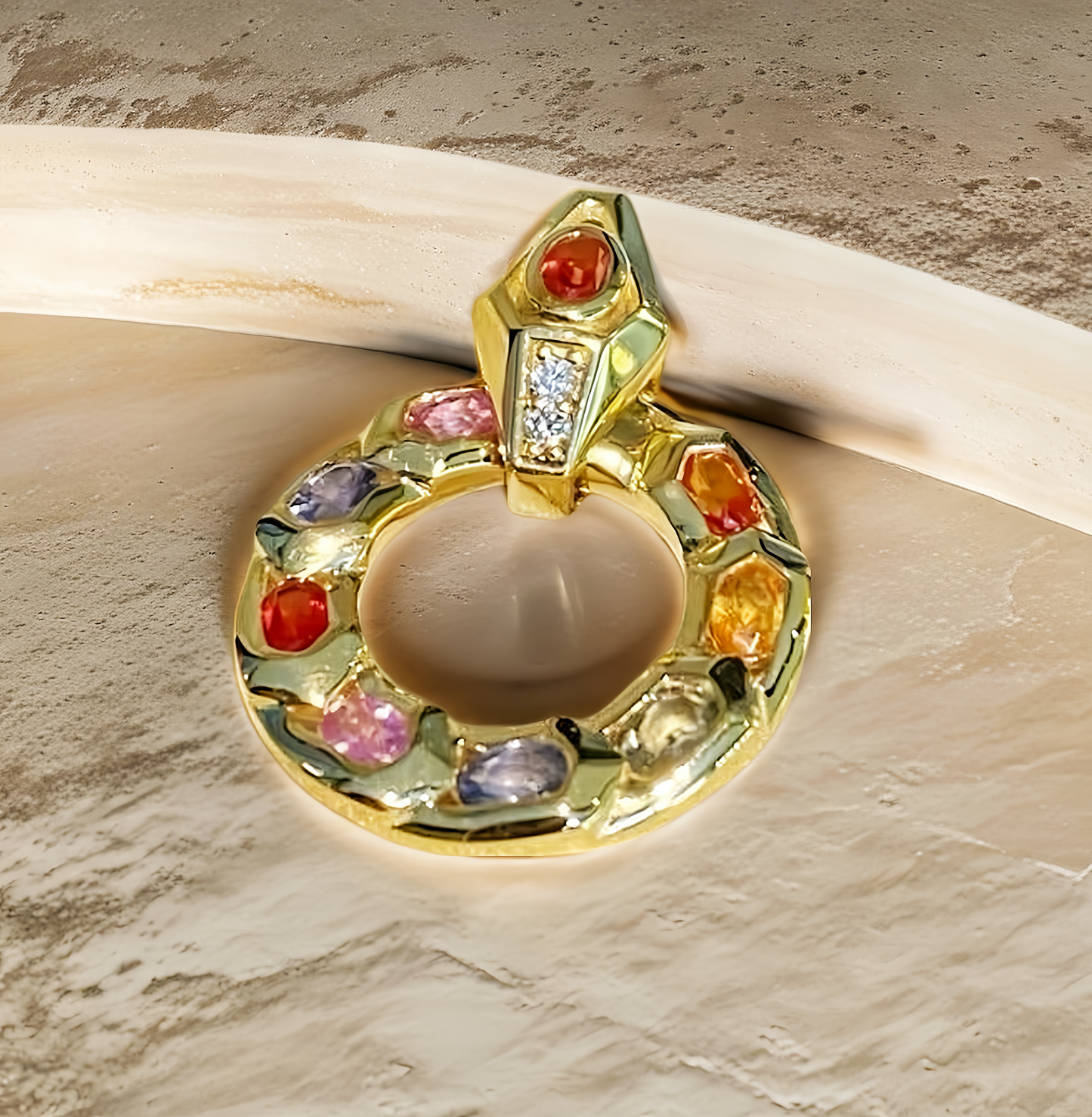 Snake 18k Gold Diamond Pendant (Item No. VT164）