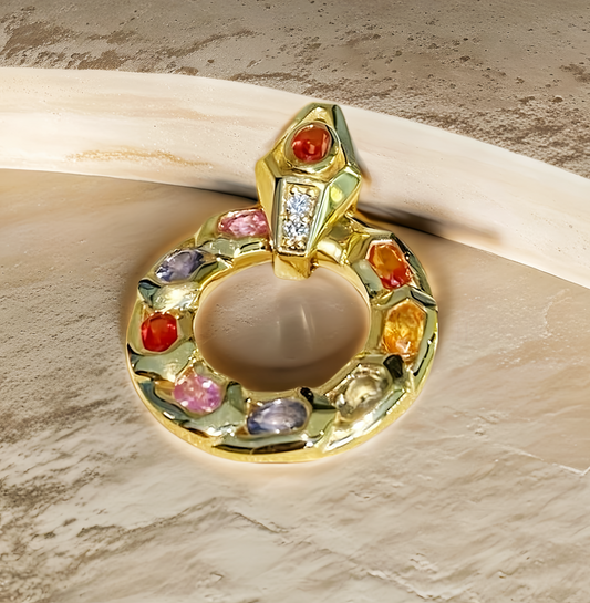 Snake 18k Gold Diamond Pendant (Item No. VT164）