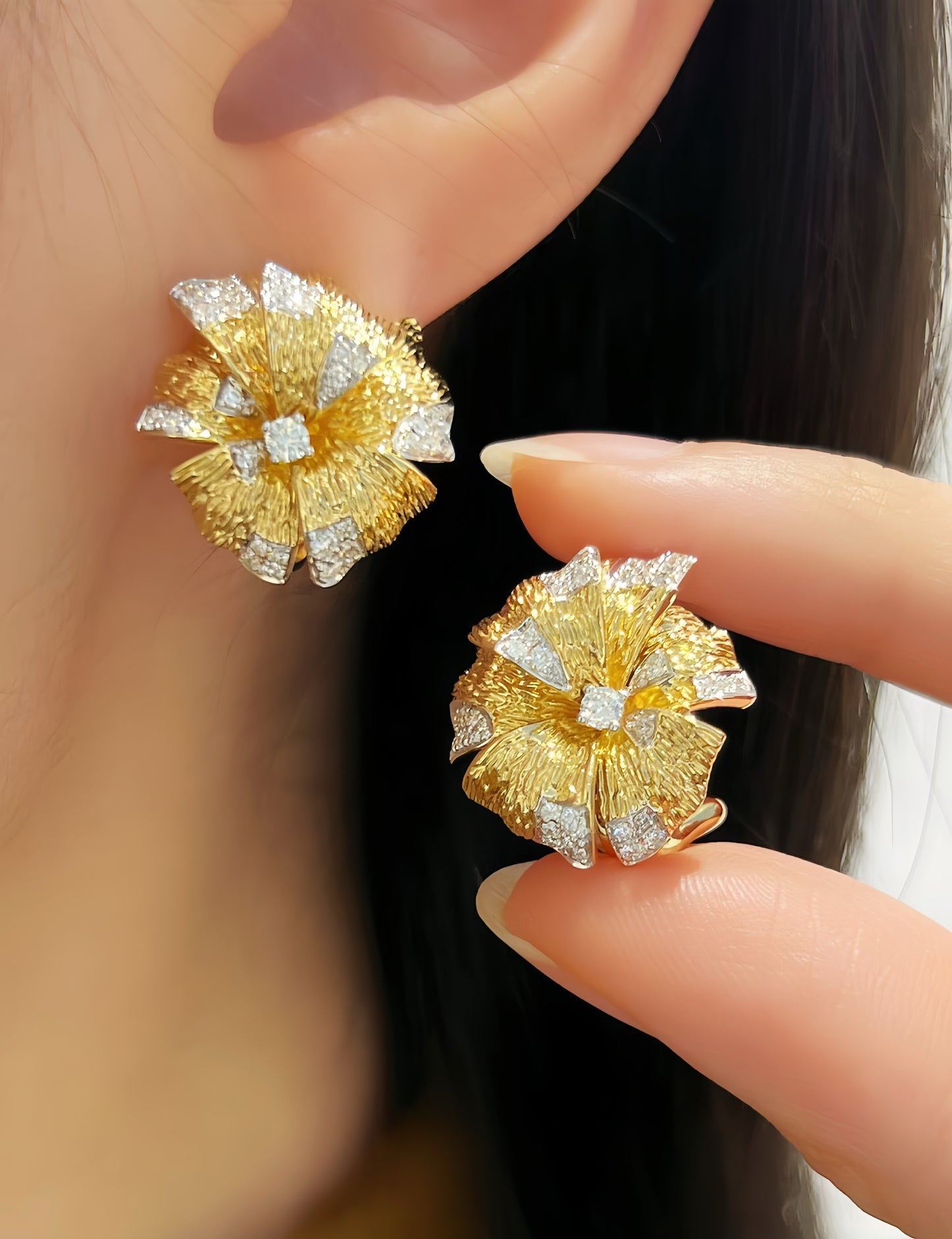 Vintage Flower 18k Gold Diamond Earring (Item No. VT329)