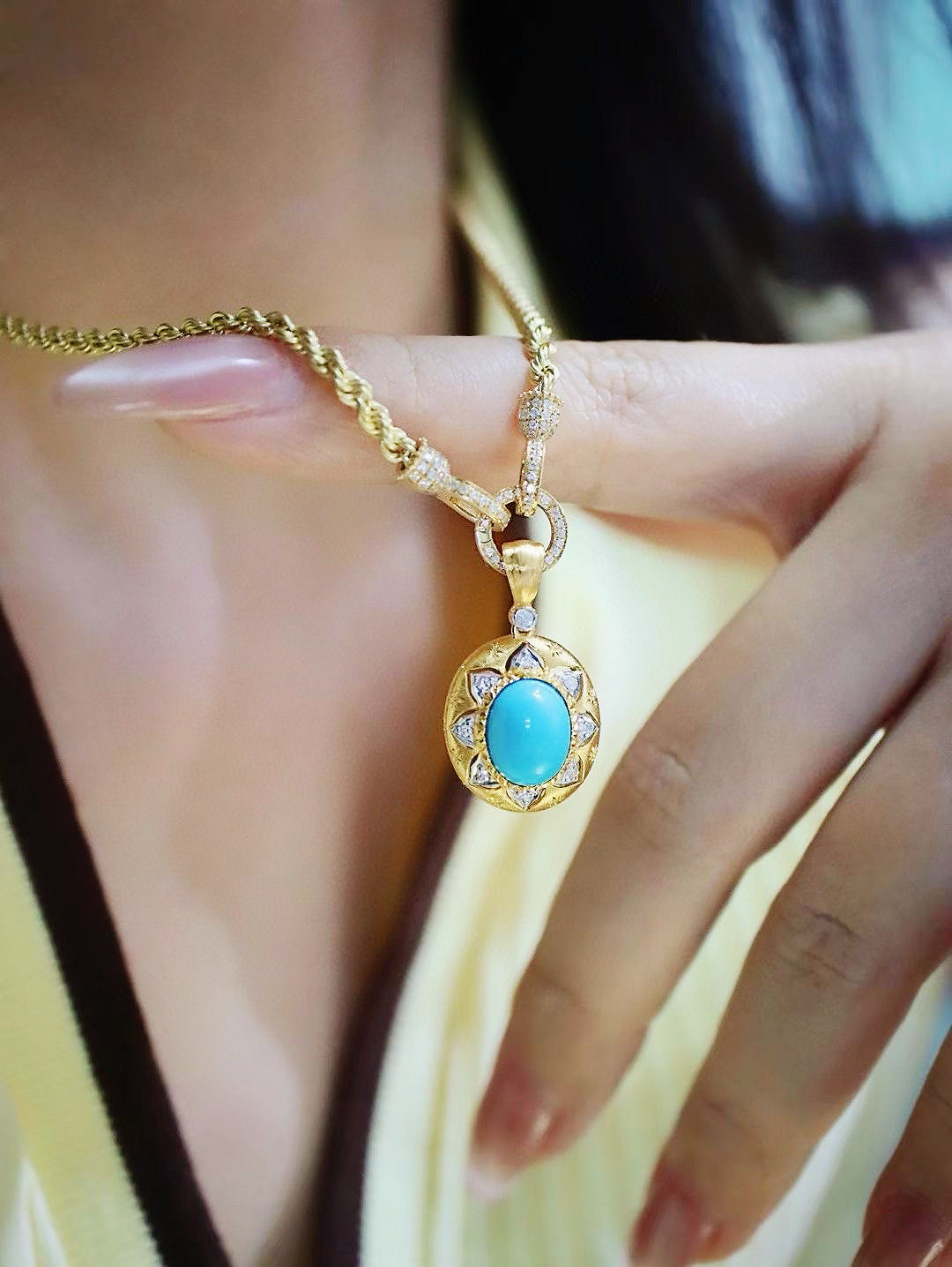 Vintage Turquoise 18k Gold Diamond Pendant (Item No. VT090）