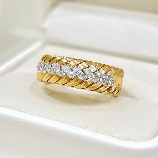 Vintage 18k Gold Diamond Ring (Item No. VT309)
