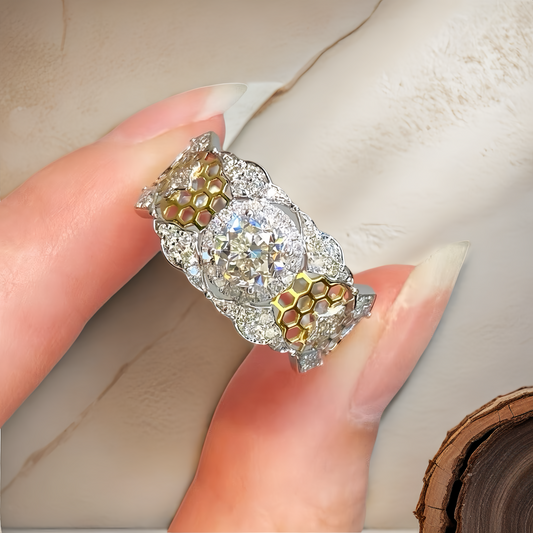 Vintage Lace 18k Gold Diamond Ring (Item No. VT160）