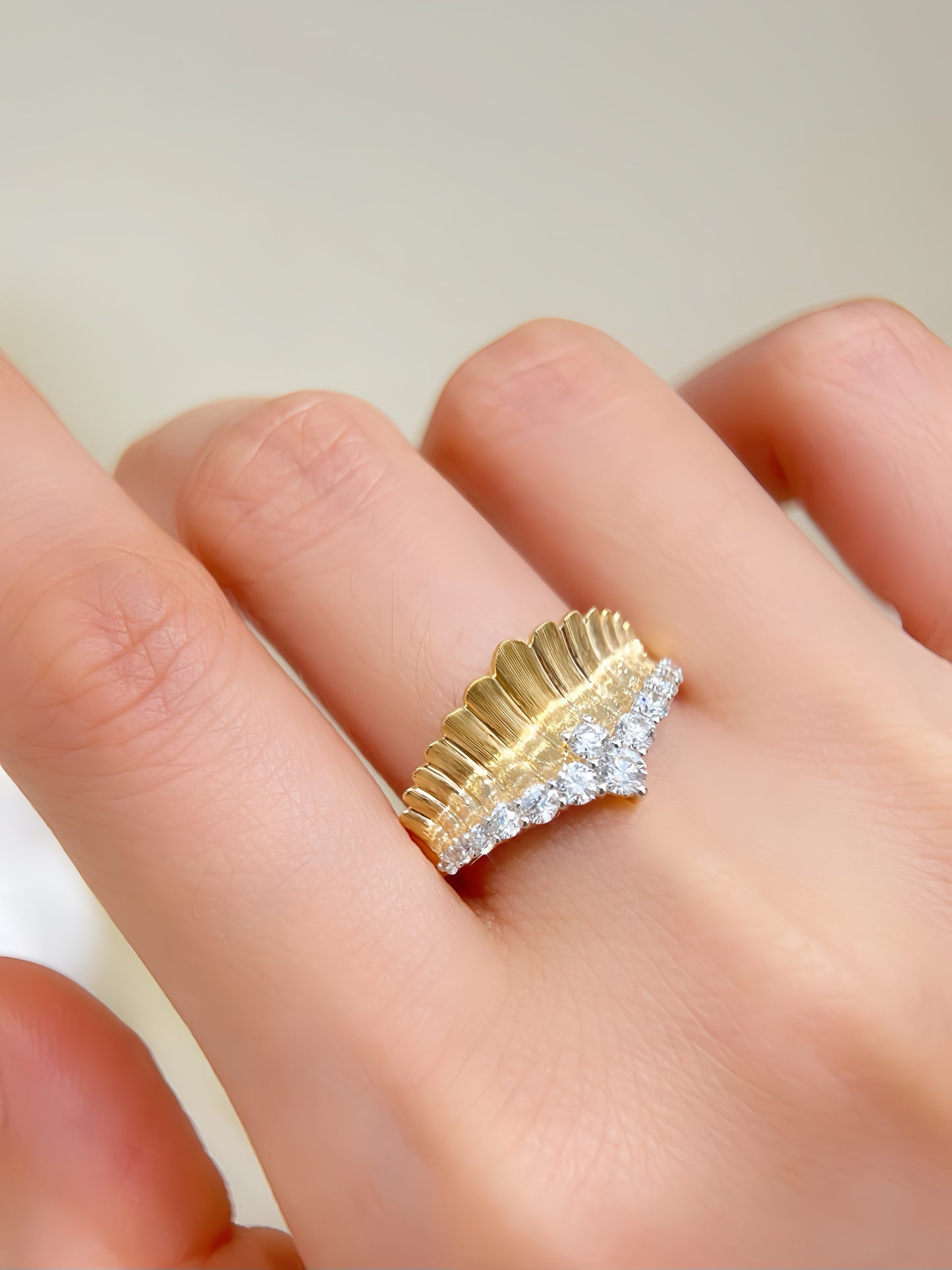 Feather Vintage 18k Gold Diamond Ring (Item No. VT315)