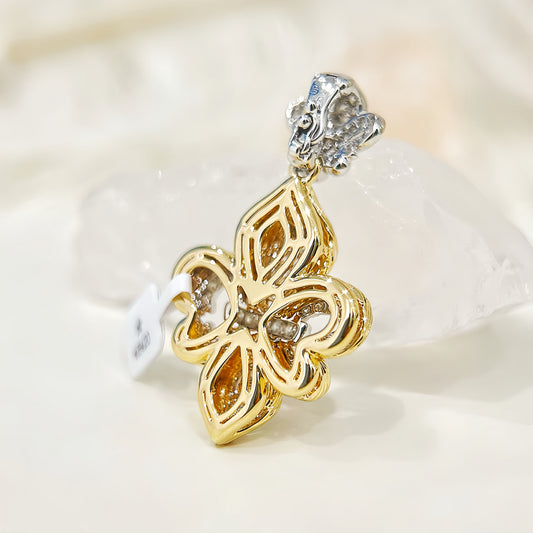 Iris Vintage 18k Gold Diamond Pendant (Item No. VT298)