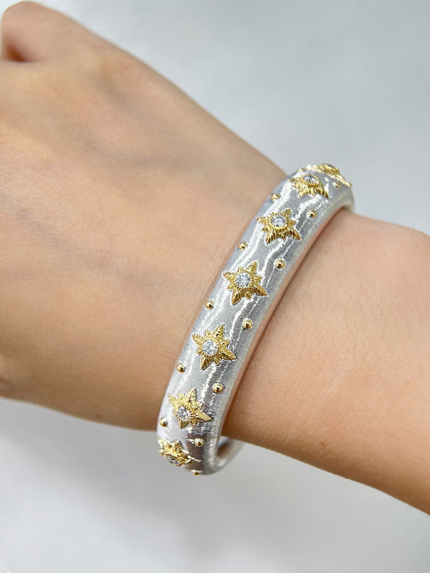 Vintage 18k Gold Diamond Bracelet (Item No. VT497）