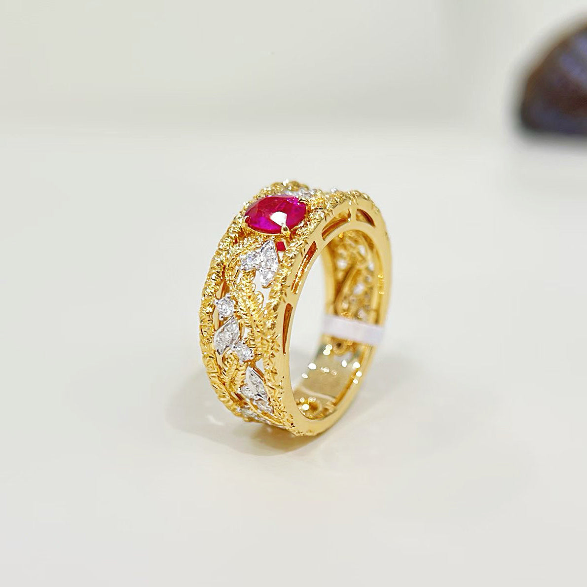 Vintage 18k Gold Diamond Ring (Item No. VT525）