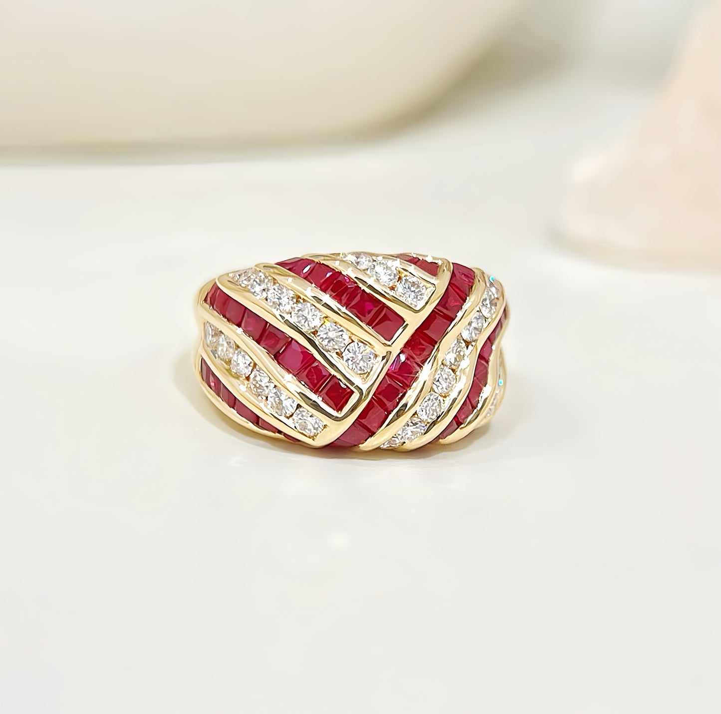 Vintage 18k Gold Diamond Ruby Ring (Item No. VT396）
