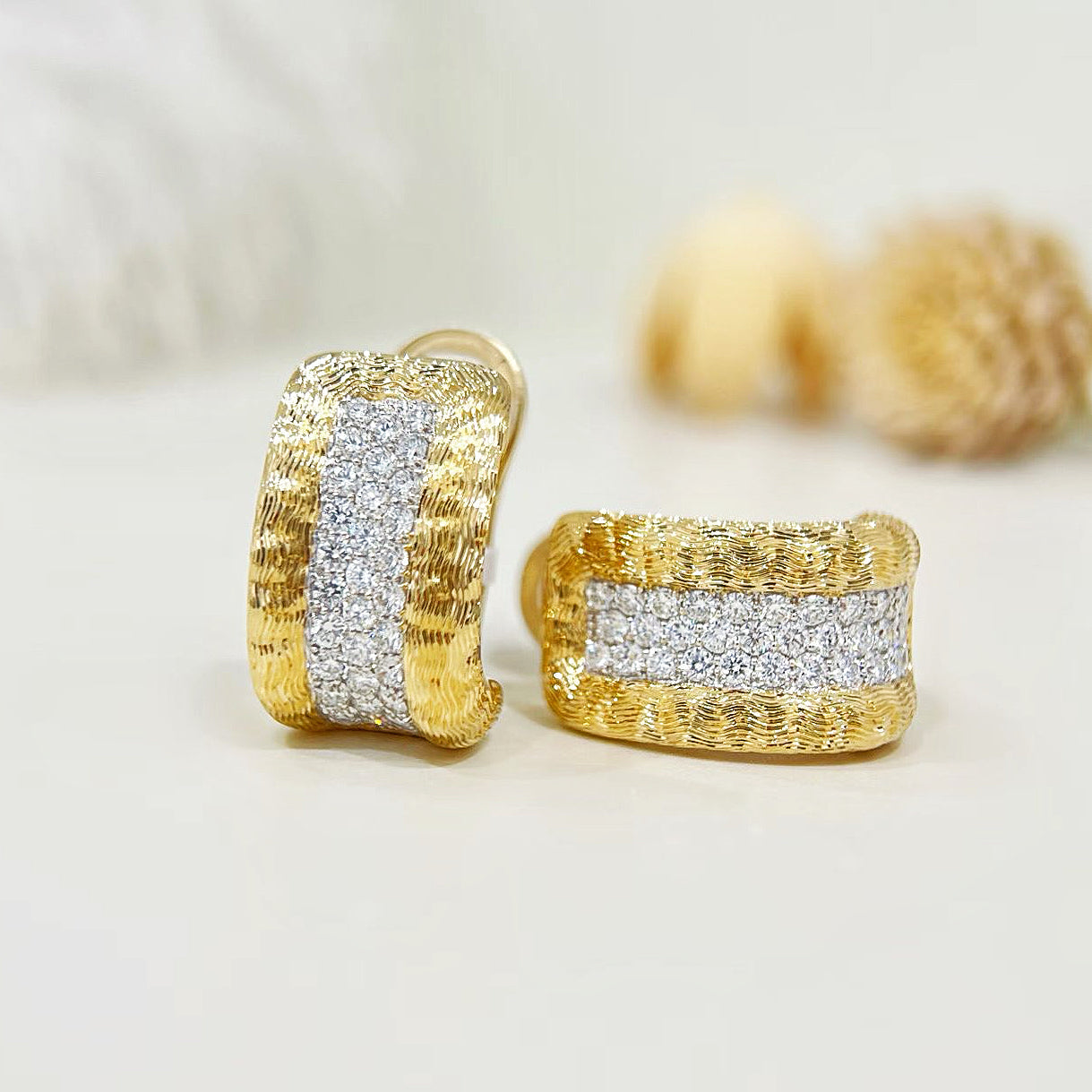 Vintage 18k Gold Diamond Earring (Item No. VT487）