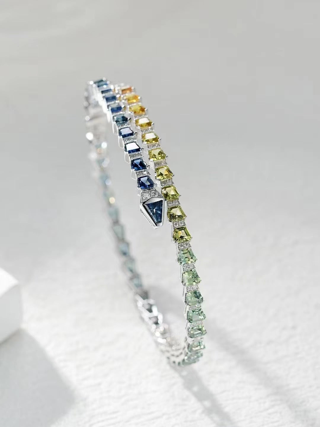 Rainbow Sapphire 18k Gold Bracelet (Item No. SA079）