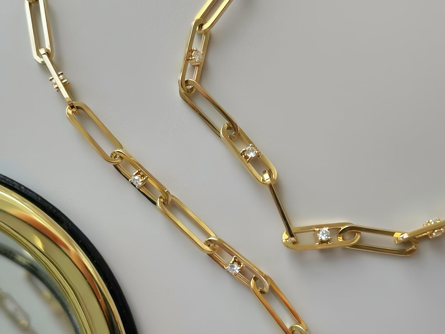 Classy 18k Gold Diamond Bracelet (Item No. VT128）