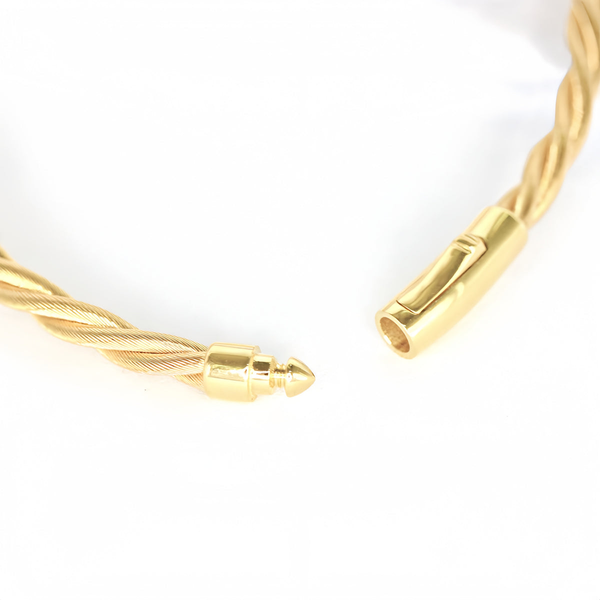Twisted 18K Gold Bracelet (Item No. SH101CB)