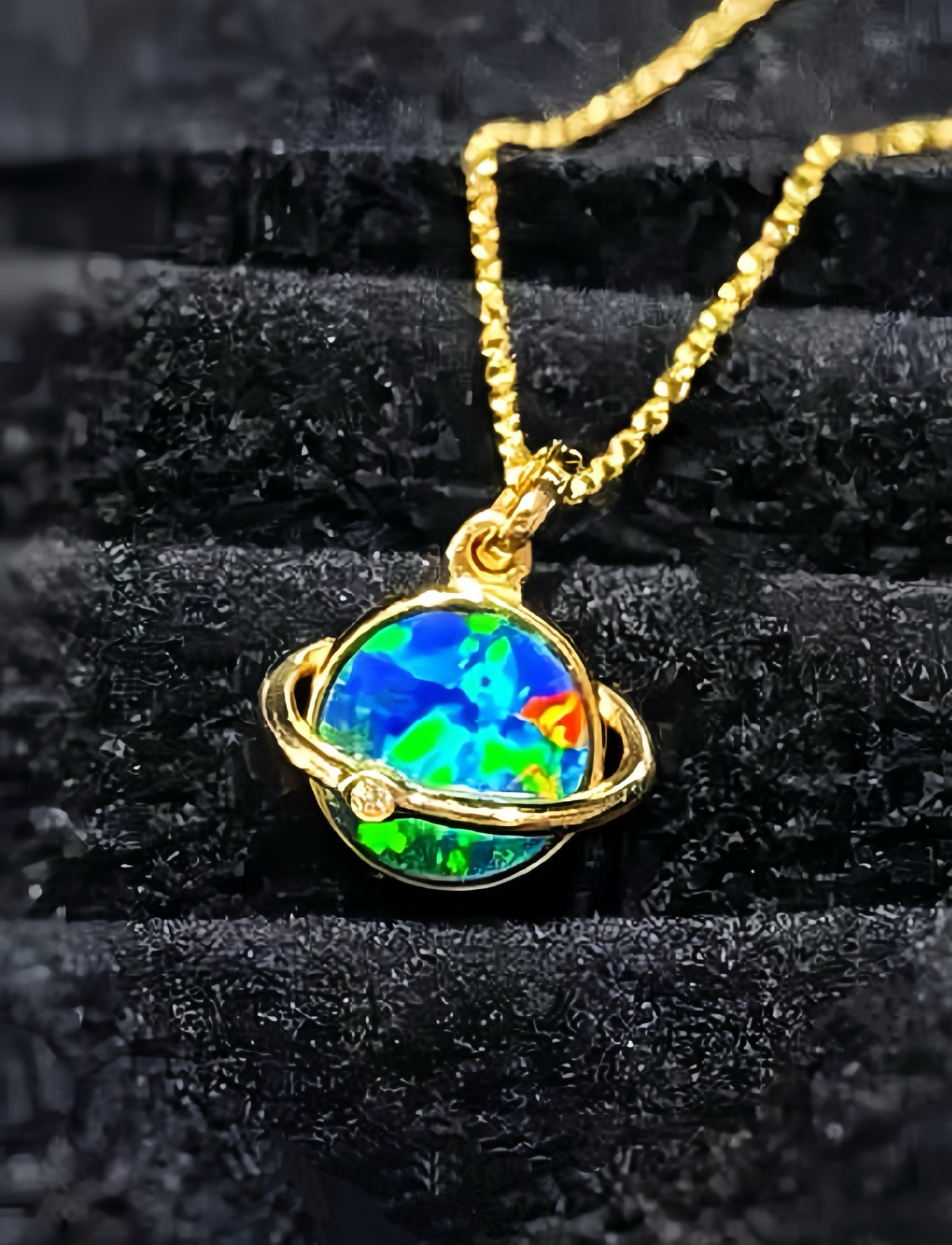 Globe 18k Gold Diamond Opal Pendant (Item No. VT106）