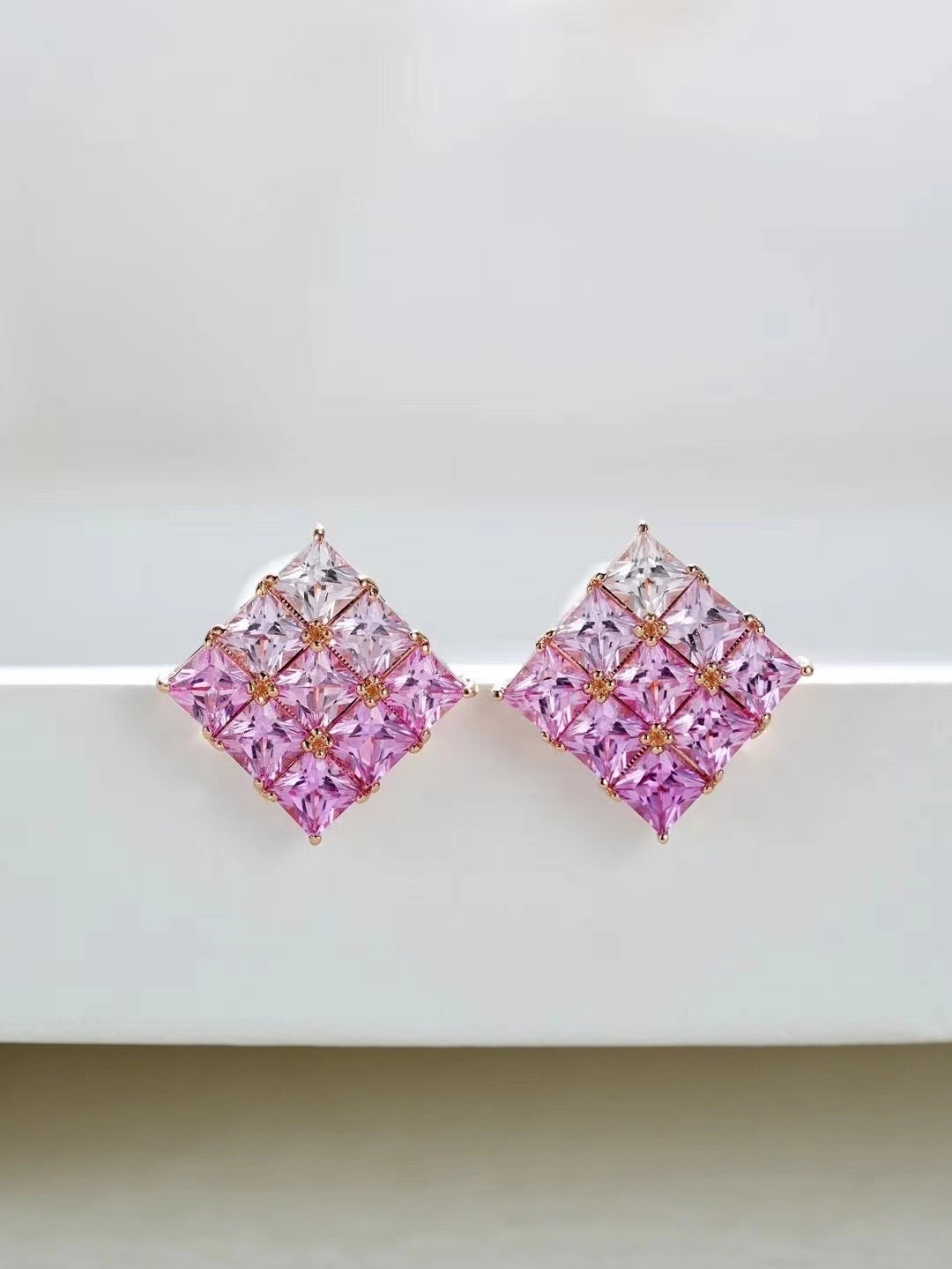 Rainbow Sapphire 18k Gold Earring (Item No. SA101）