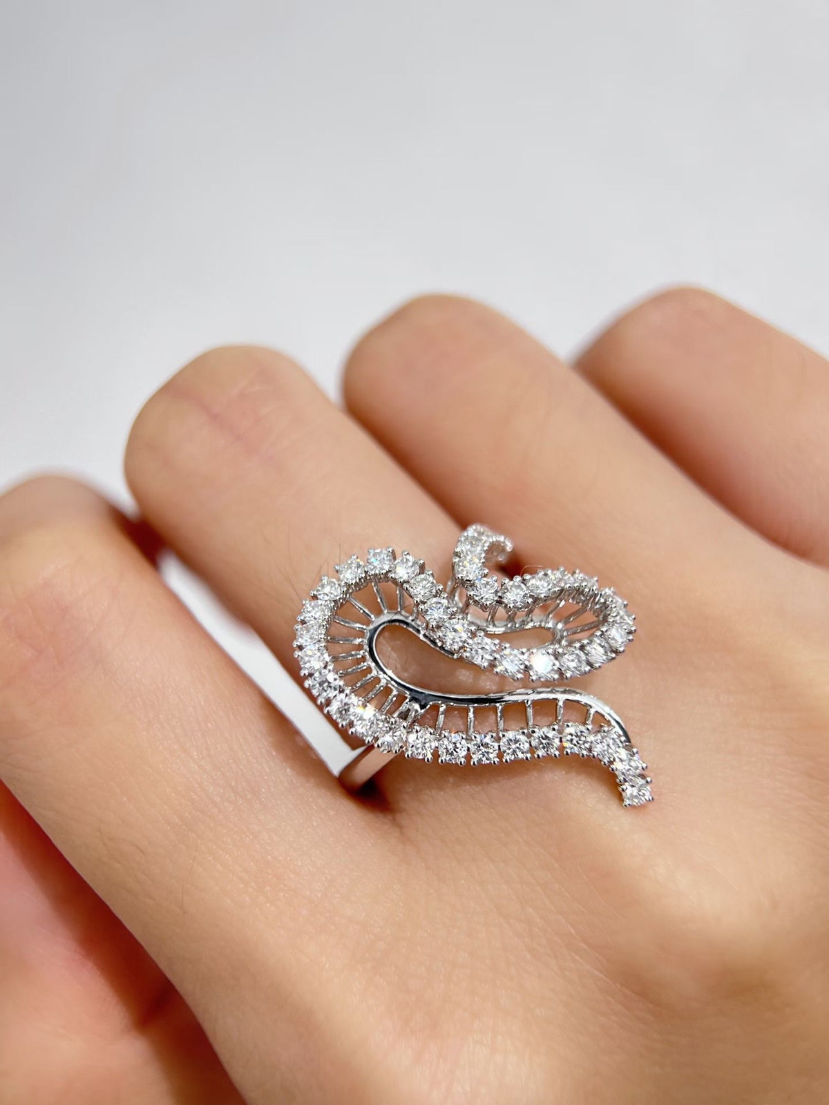 Vintage 18k Gold Diamond Ring (Item No. VT503）
