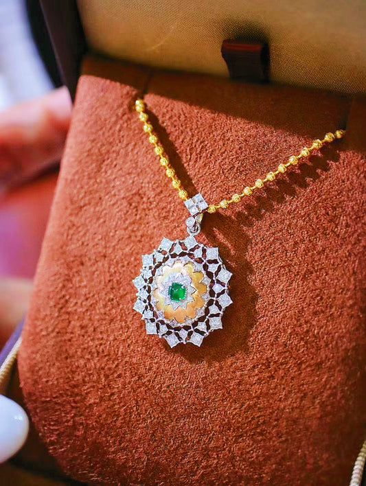 Vintage 18k Gold Diamond Emerald Pendant (Item No. VT092）