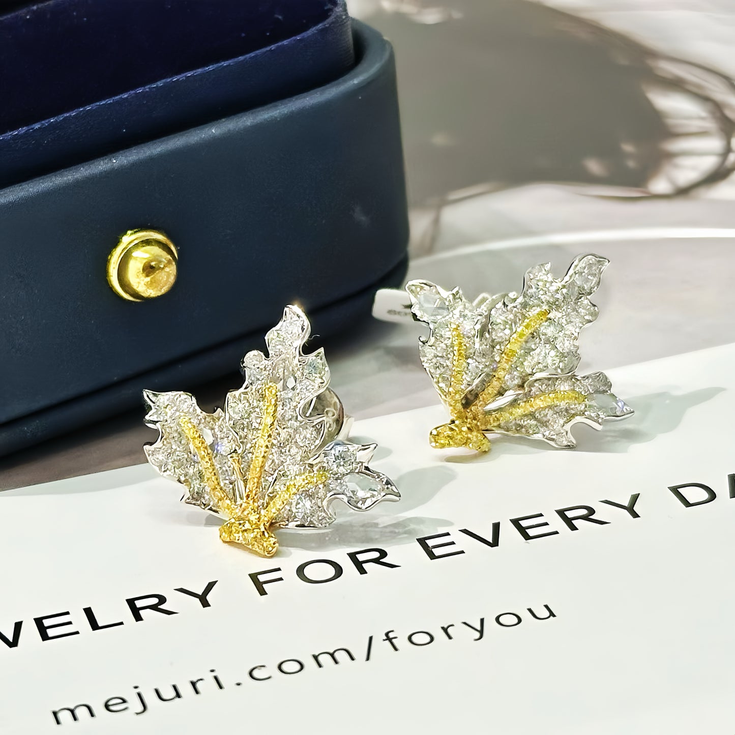 Vintage Leaf 18k Gold Diamond Earring (Item No. VT450）