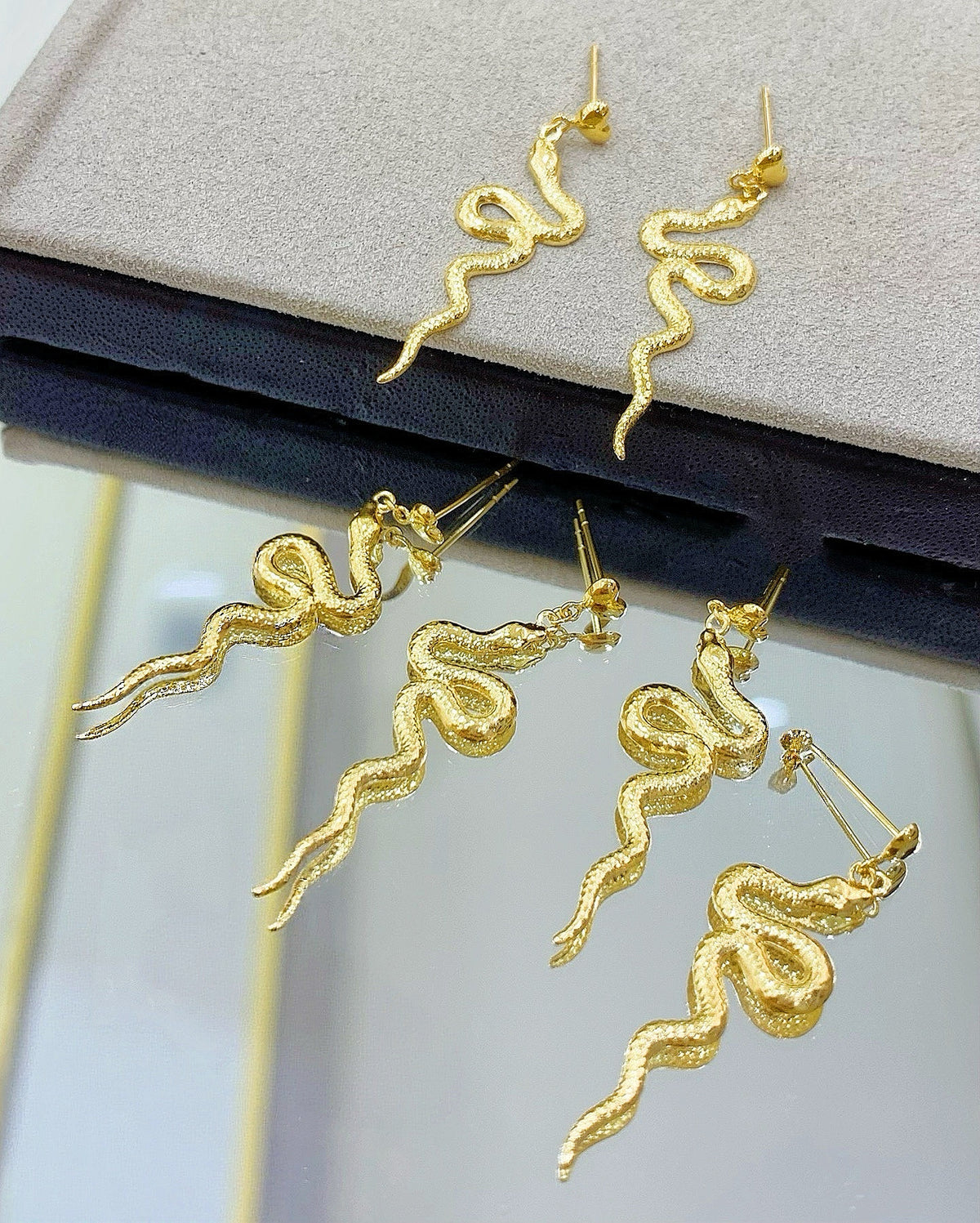 Ouroboro 18k Gold Earring (Item No. SJER006）