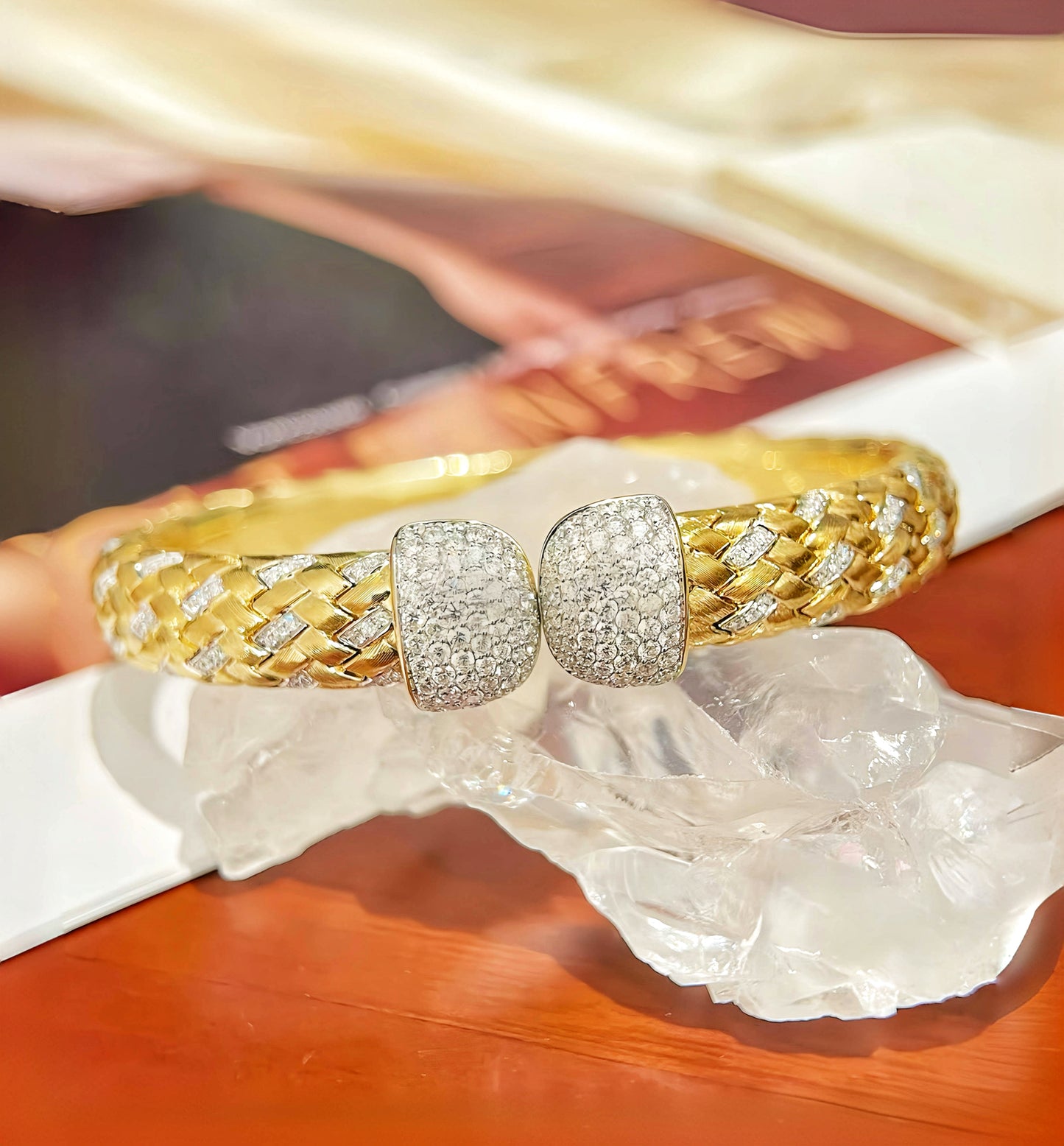 Weaving Vintage 18k Gold Diamond Bracelet (Item No. VT351)