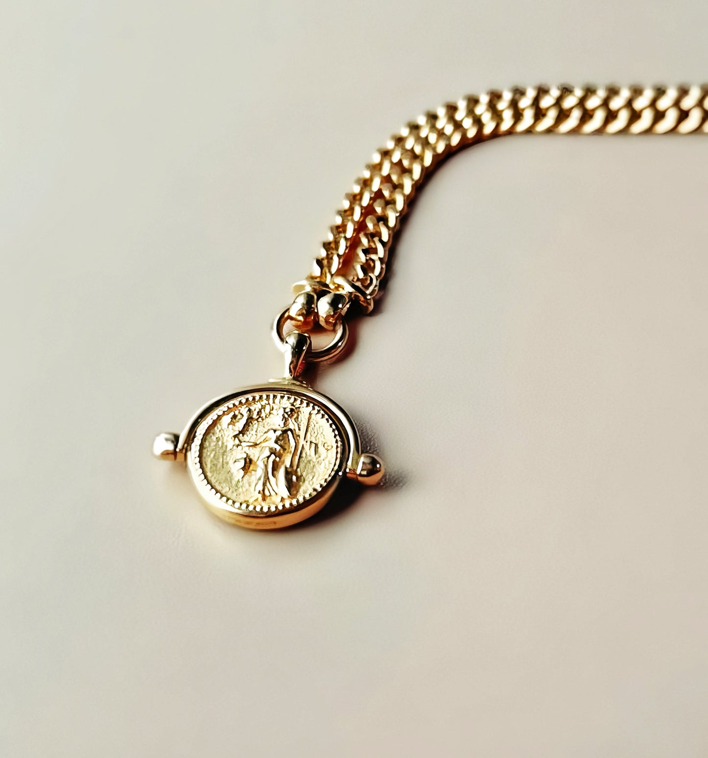 Athena Opal 18k Gold Coin Pendant (Item No. VT109）