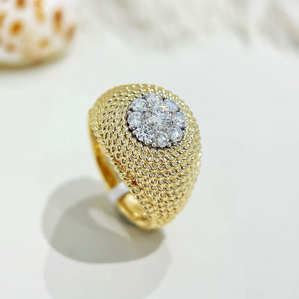Vintage 18k Gold Diamond Ring (Item No. VT478）