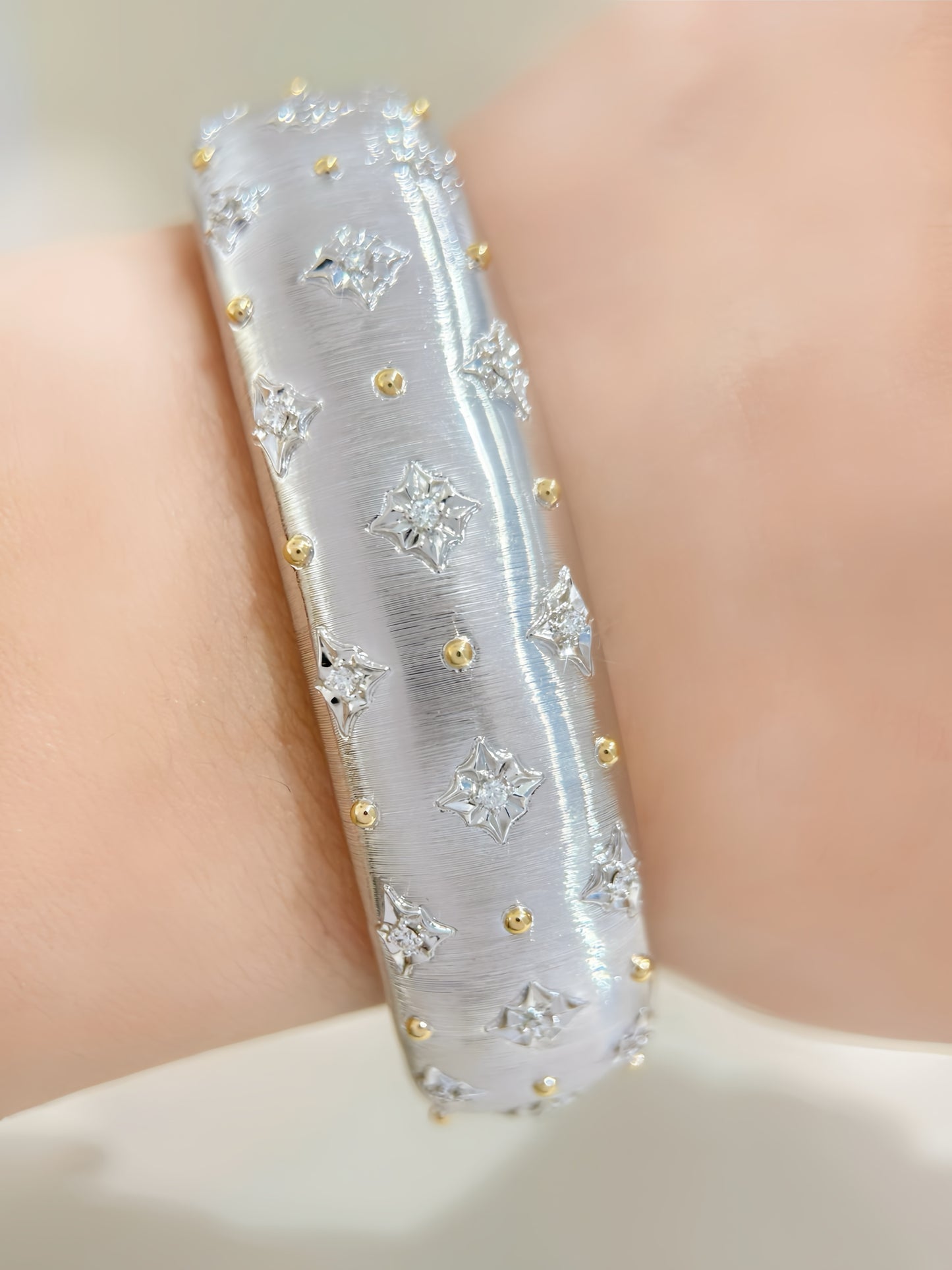 Vintage 18k Gold Diamond Bracelet (Item No. VT362）