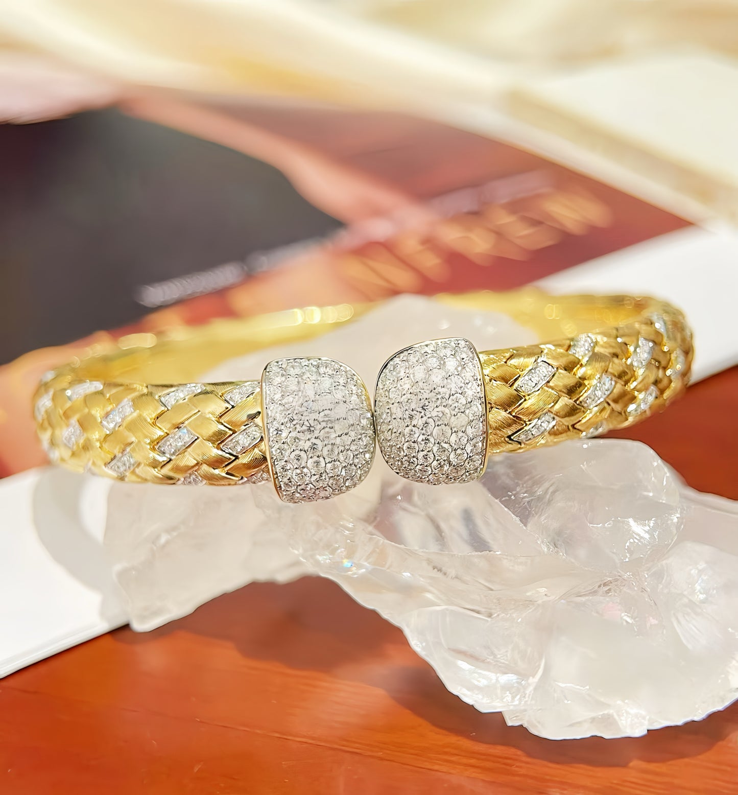 Weaving Vintage 18k Gold Diamond Bracelet (Item No. VT351)