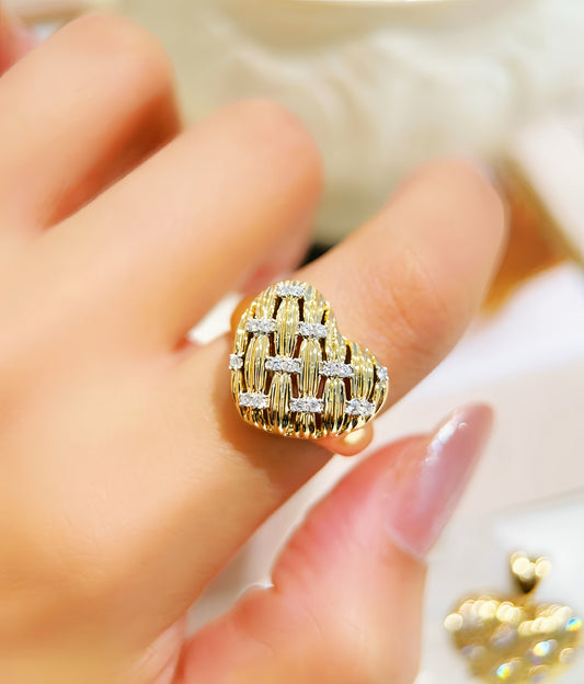 Heart Vintage 18k Gold Diamond Ring (Item No. VT 291)