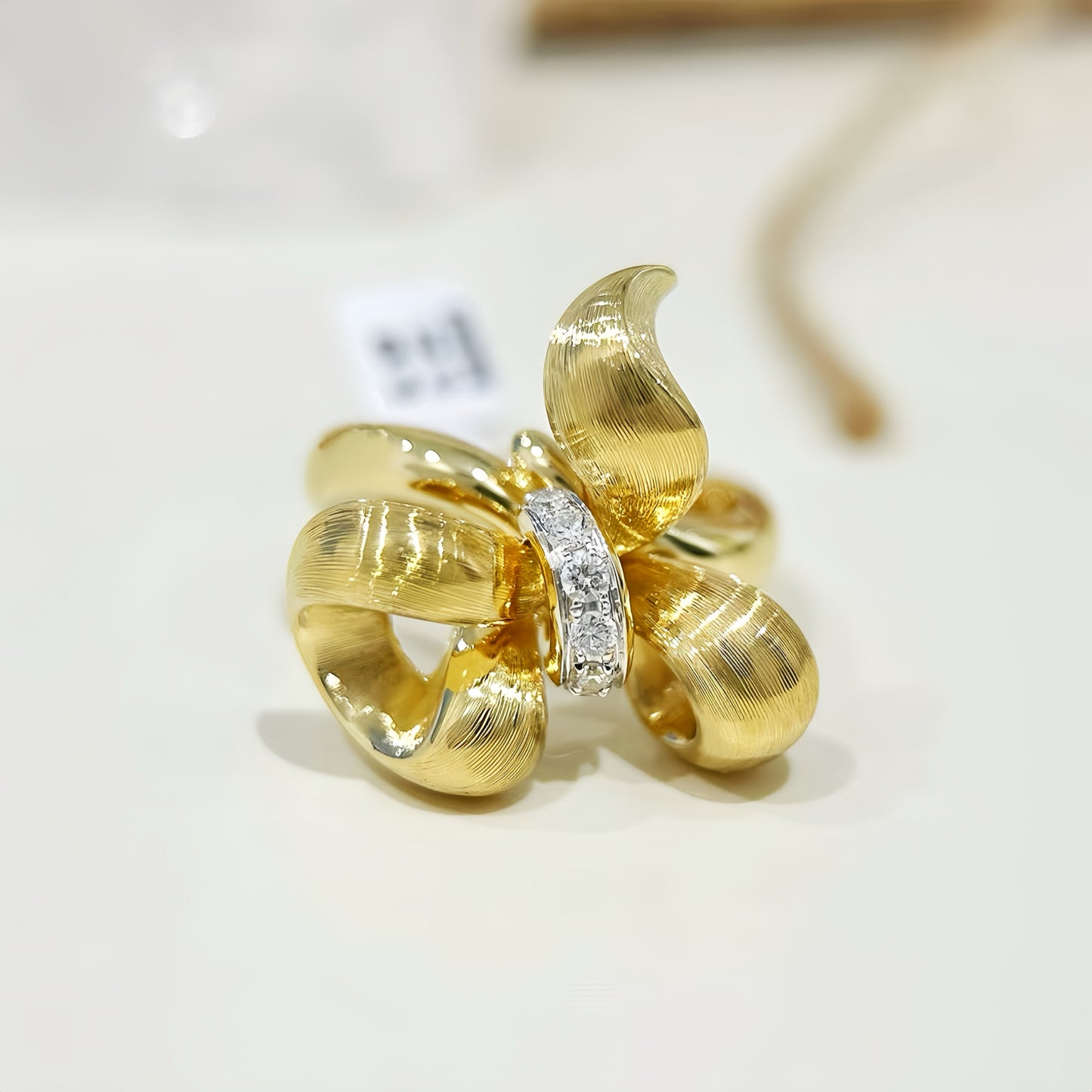 Butterfly 18k Gold Diamond Ring (Item No. VT331)