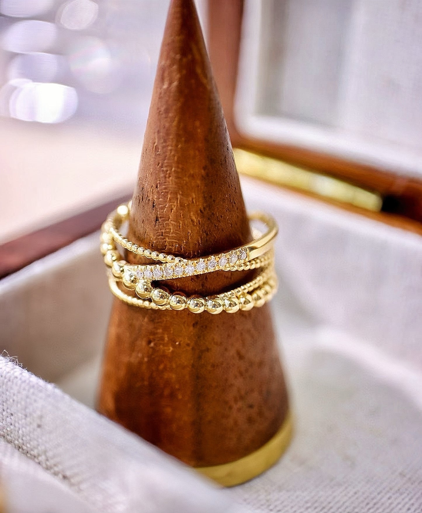 Vintage 18k Gold Diamond Ring (Item No. VT024）