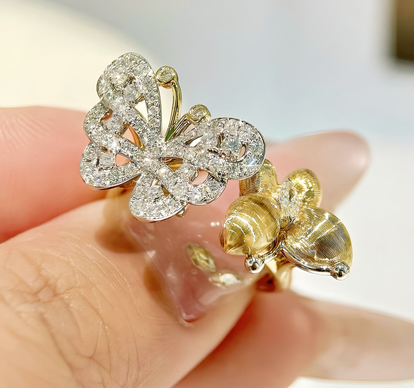 Butterfly Vintage 18k Gold Diamond Ring (Item No. VT320)