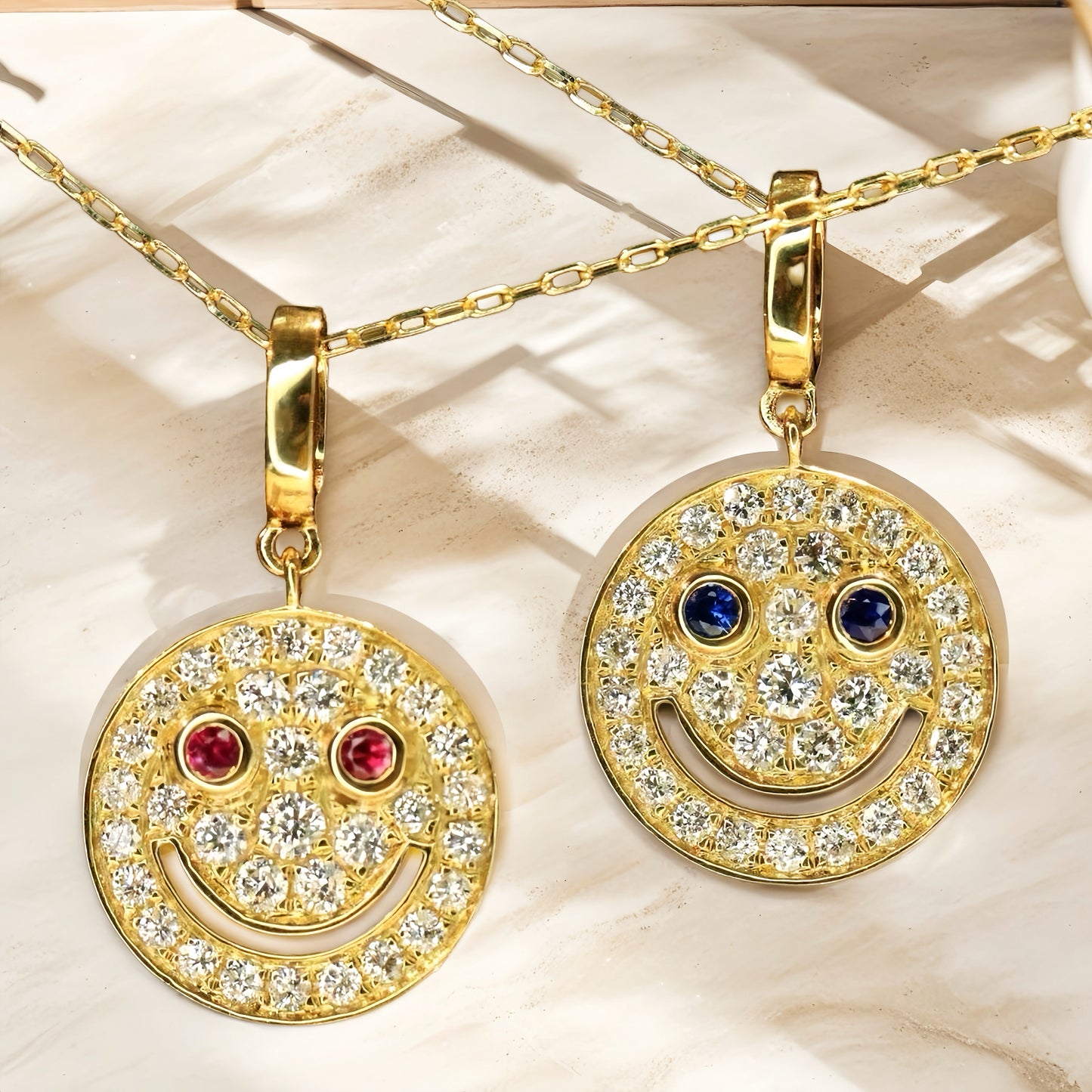Smile 18k Gold Diamond Pendant (Item No. VT199）