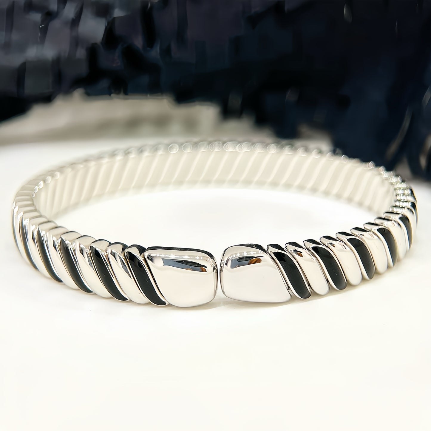 Black Enamel 18k Gold Diamond Bracelet (Item No. VT442）