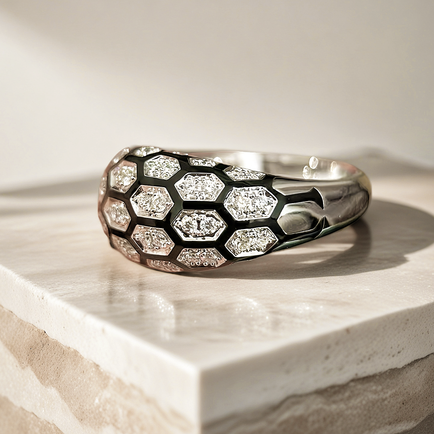 Enamel Vintage 18k Gold Diamond Ring (Item No. VT009）