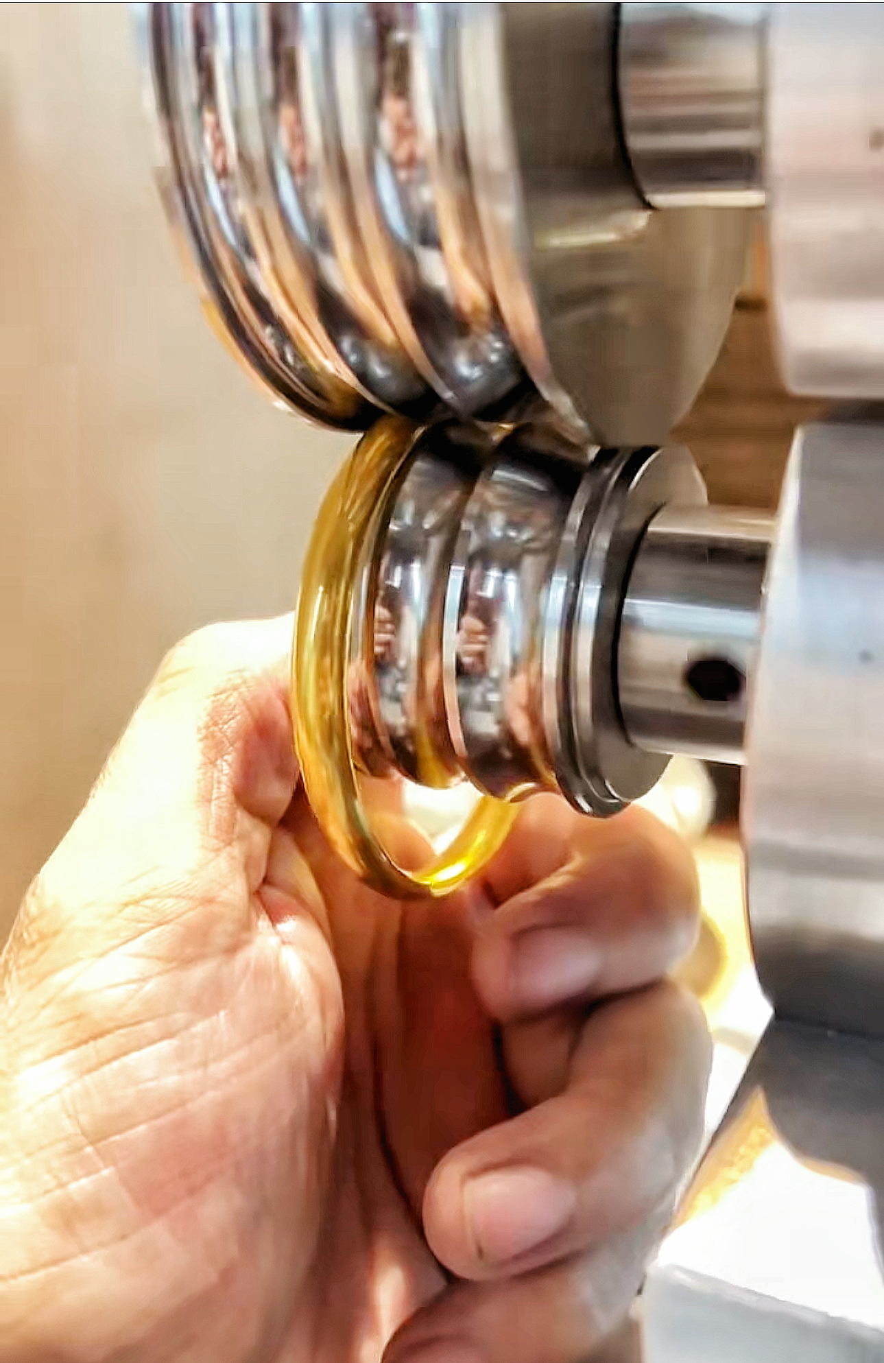 Hollow 24K Gold Bangle (Item No. GB0026)