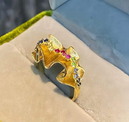 Vintage Flower 18k Gold Sapphire Ring (Item No. VT137）