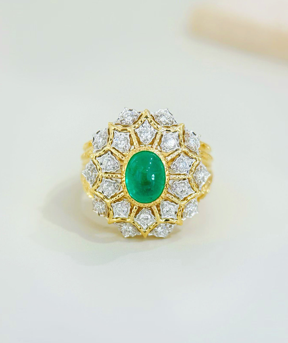 Vintage 18k Gold Diamond Emerald Ring (Item No. VT511）