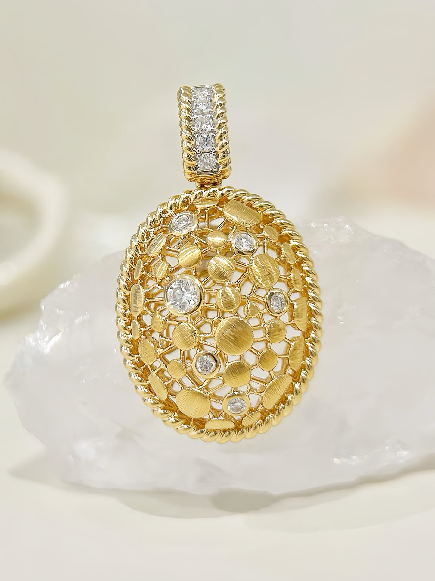 Vintage 18k Gold Diamond Pendant (Item No. VT322)