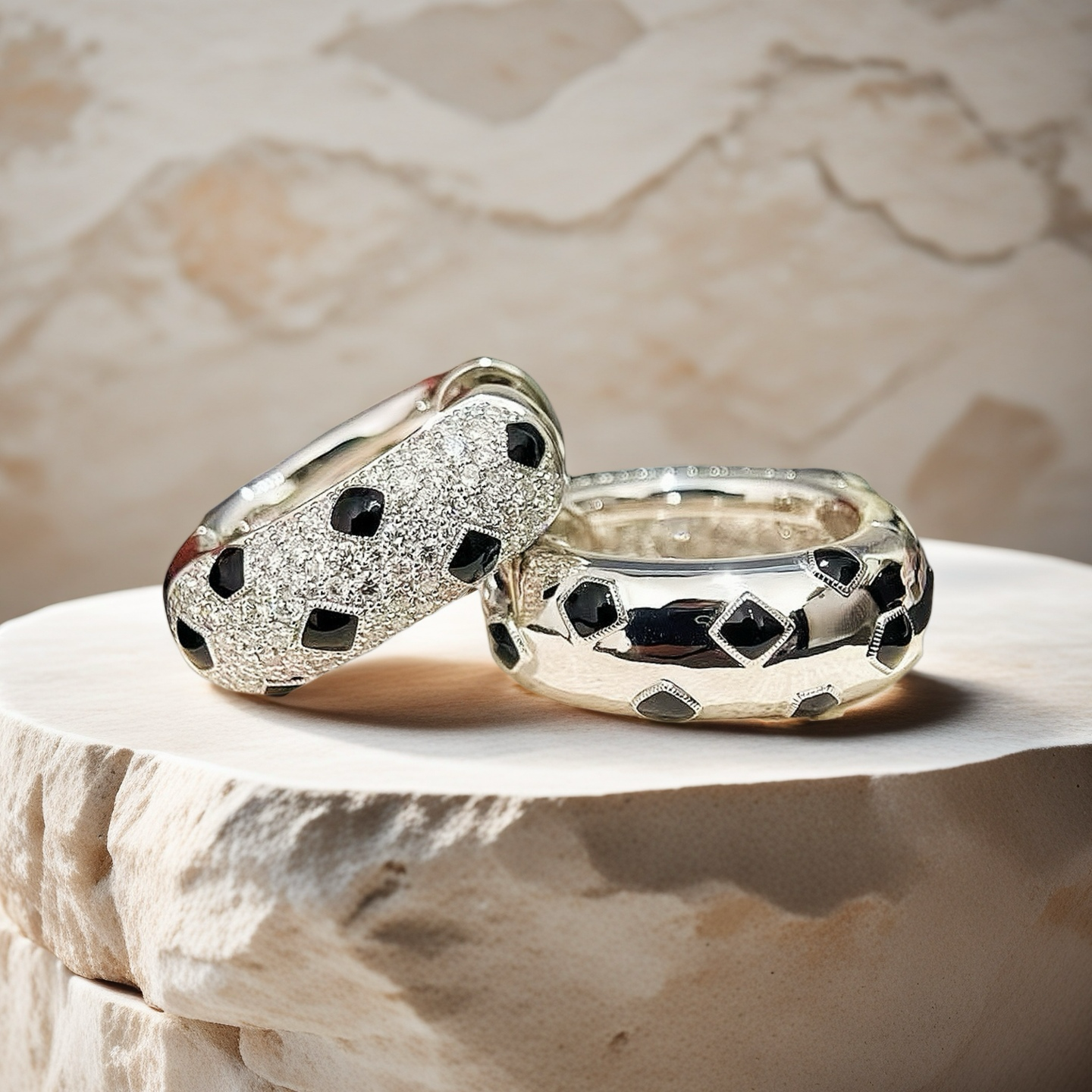 Black Panther Vintage 18k Gold Diamond Earring (Item No. VT021）