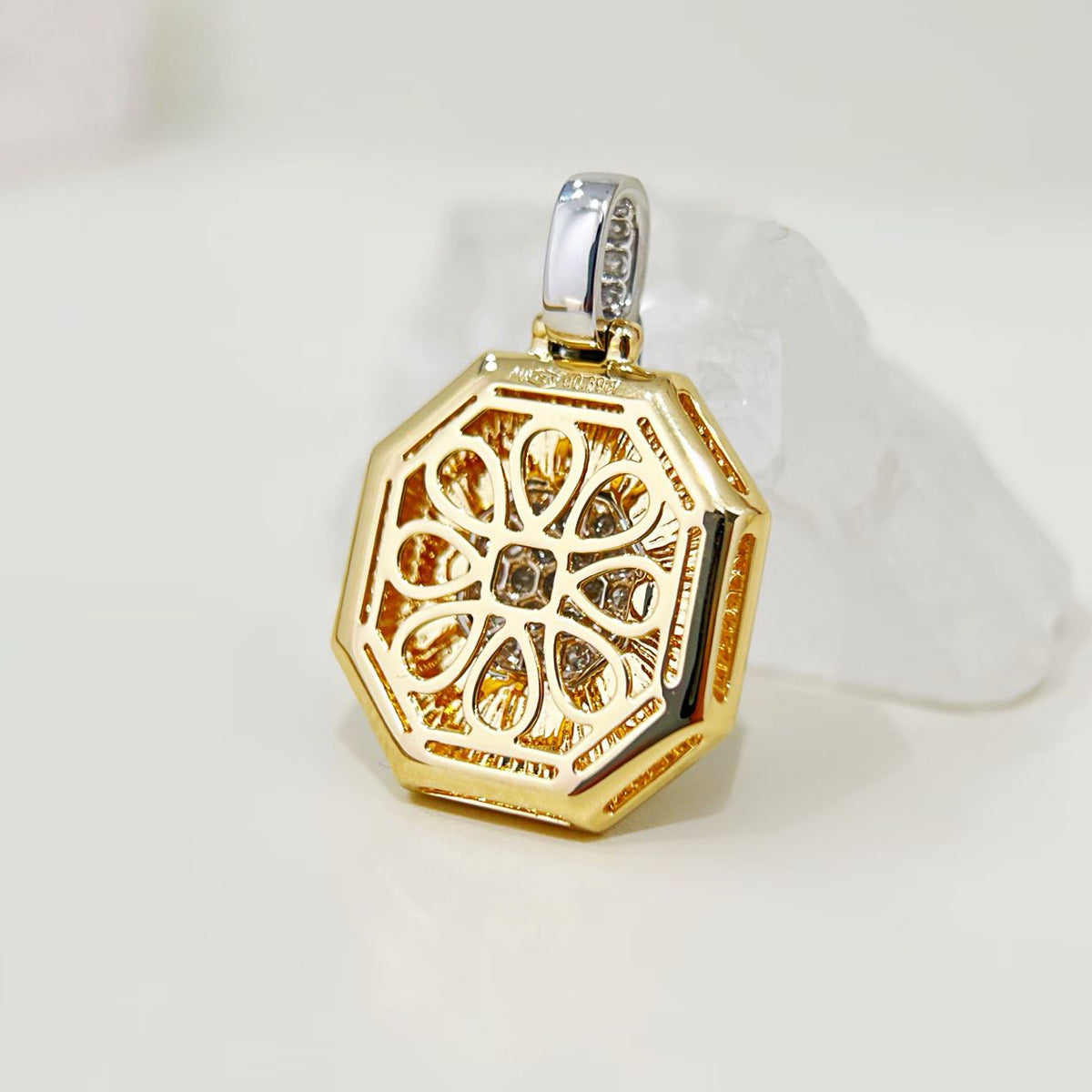 Vintage 18k Gold Diamond Pendant (Item No. VT532）