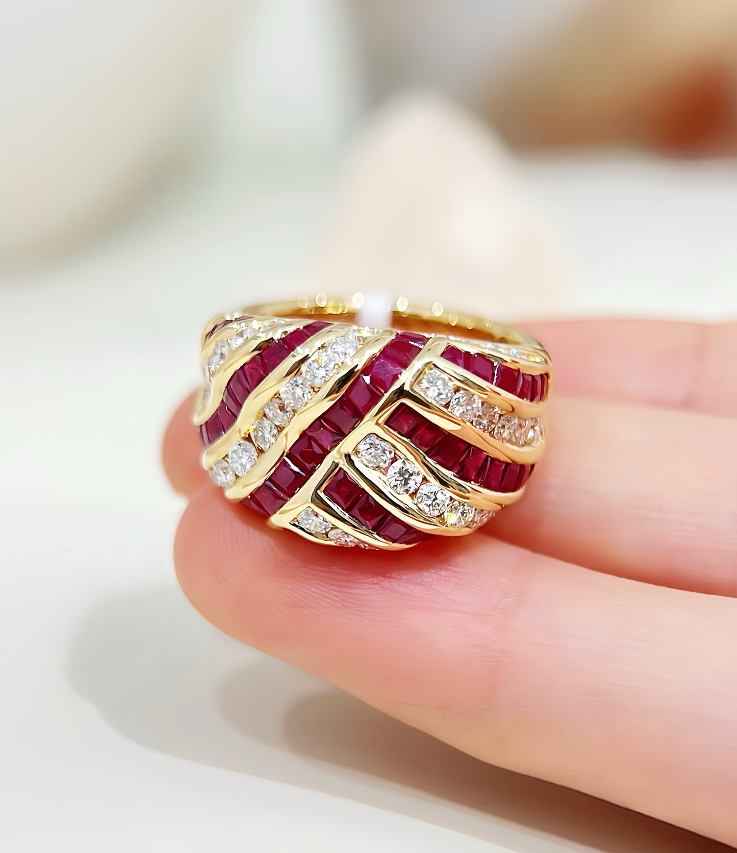 Vintage 18k Gold Diamond Ruby Ring (Item No. VT396）