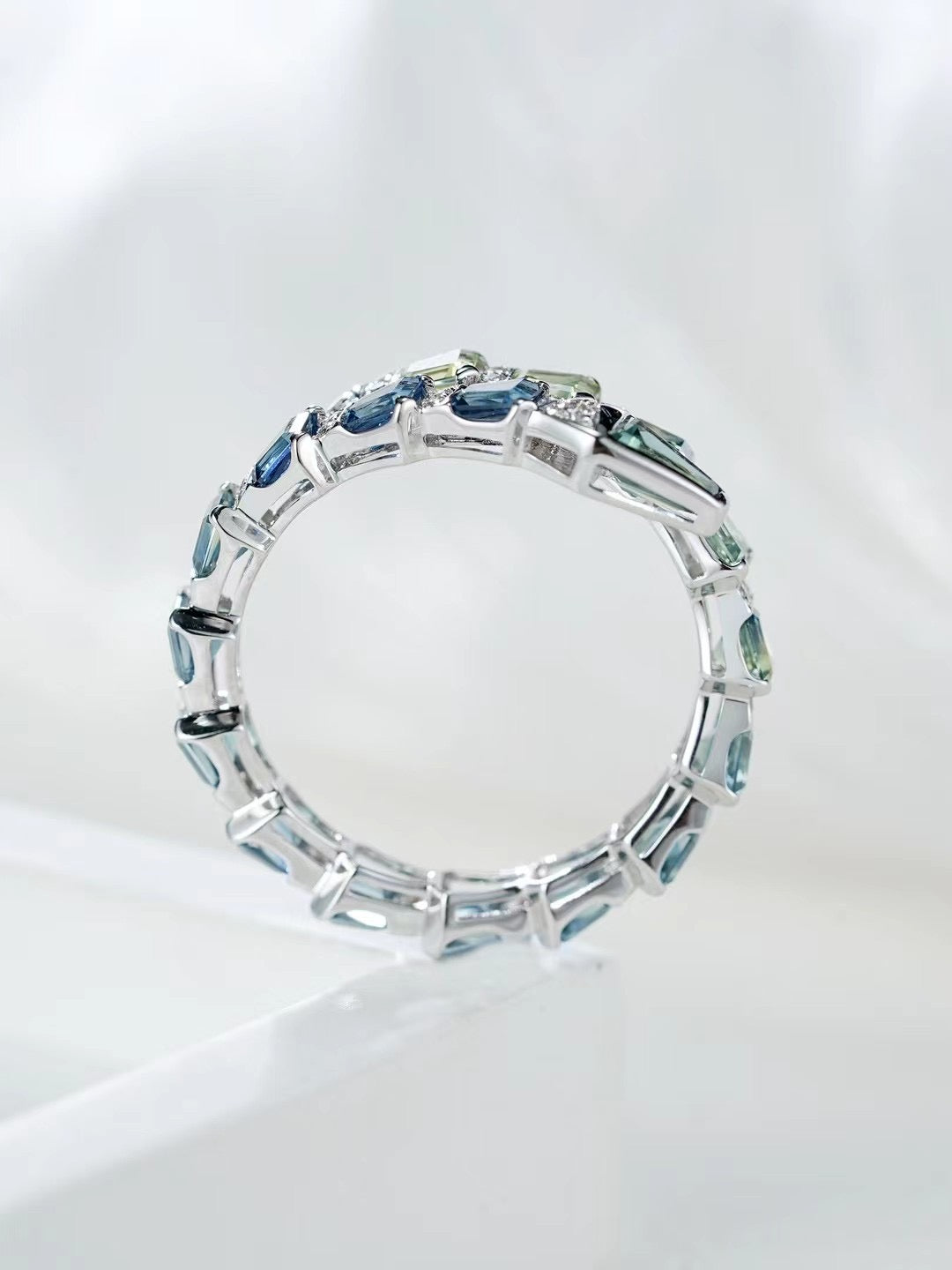 Snake Rainbow Sapphire 18k Gold Ring (Item No. SA080）