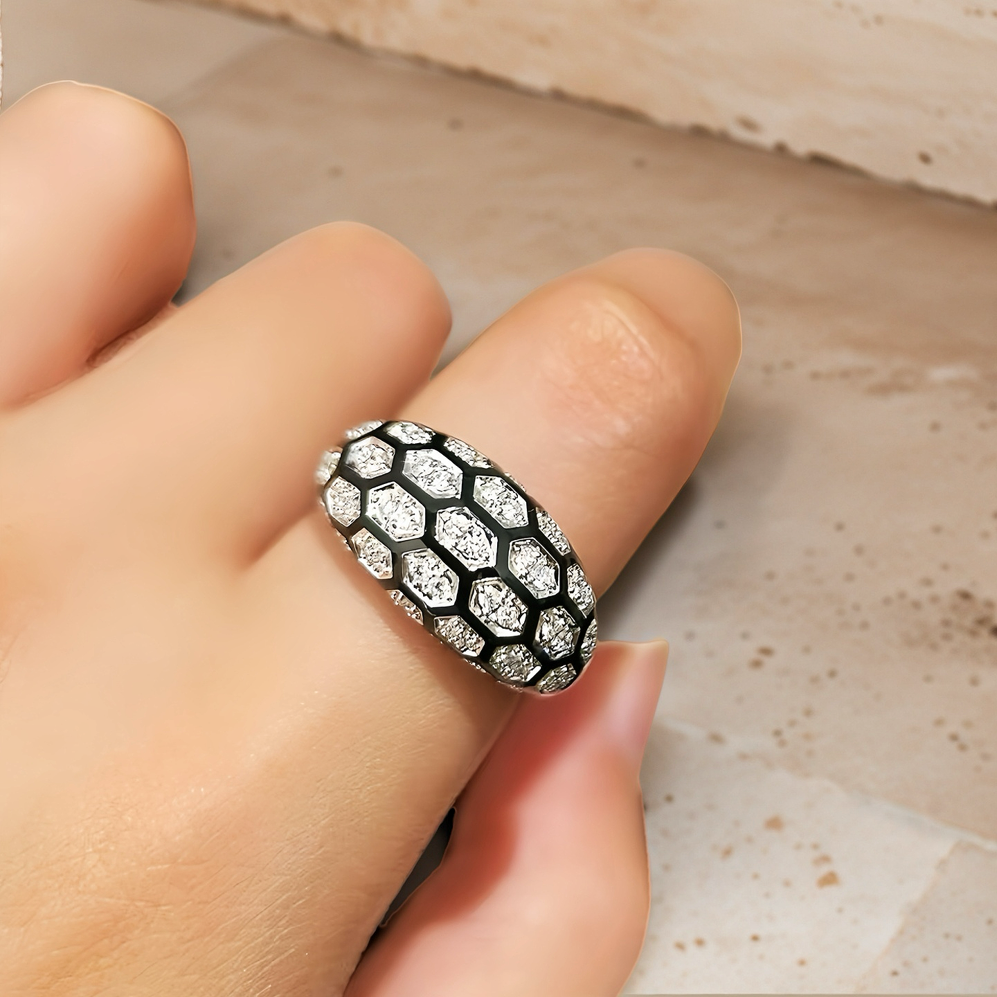 Enamel Vintage 18k Gold Diamond Ring (Item No. VT009）